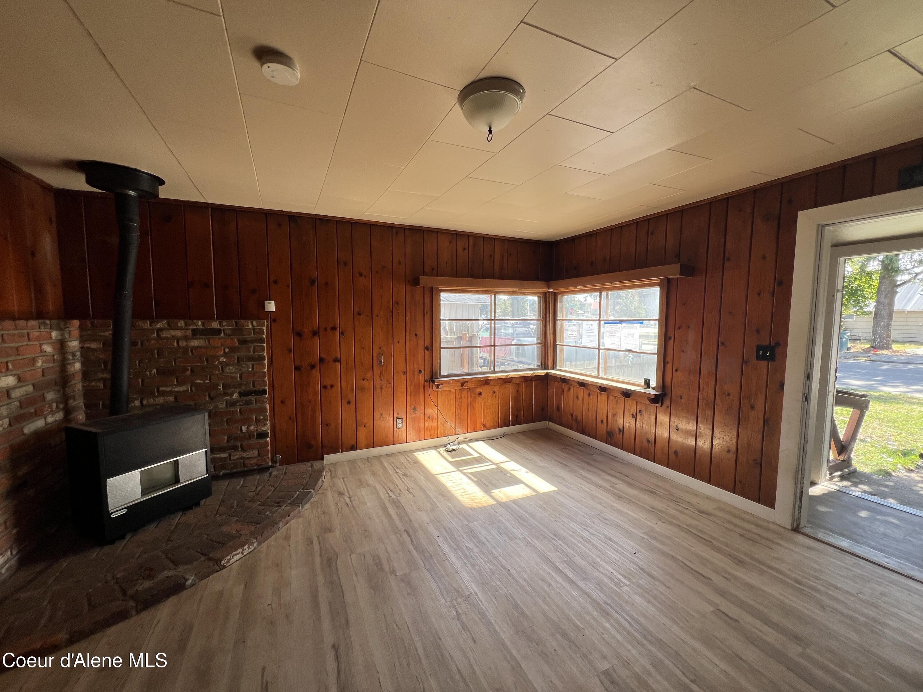 219 E ANNIE AVE