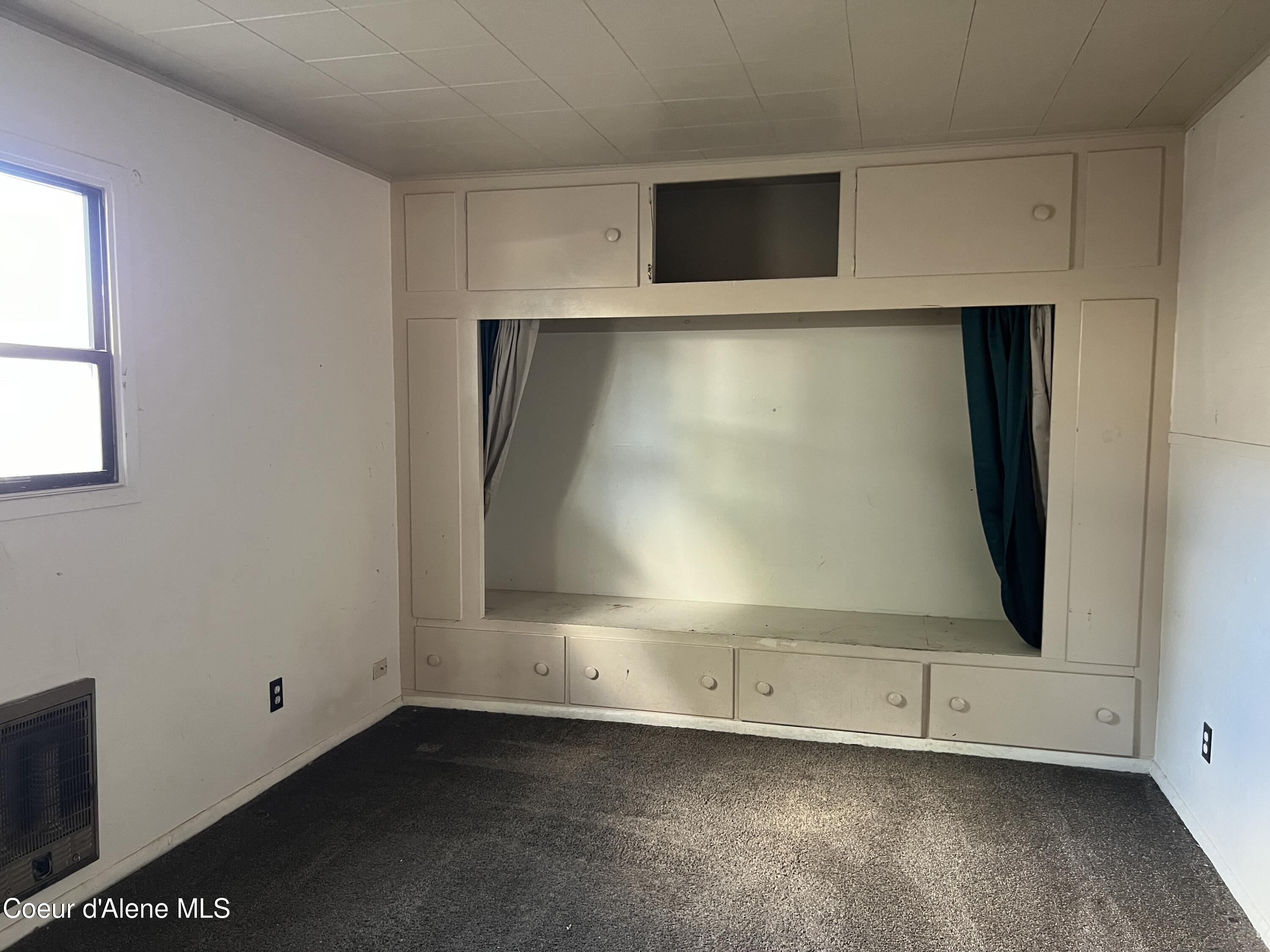 219 E ANNIE AVE