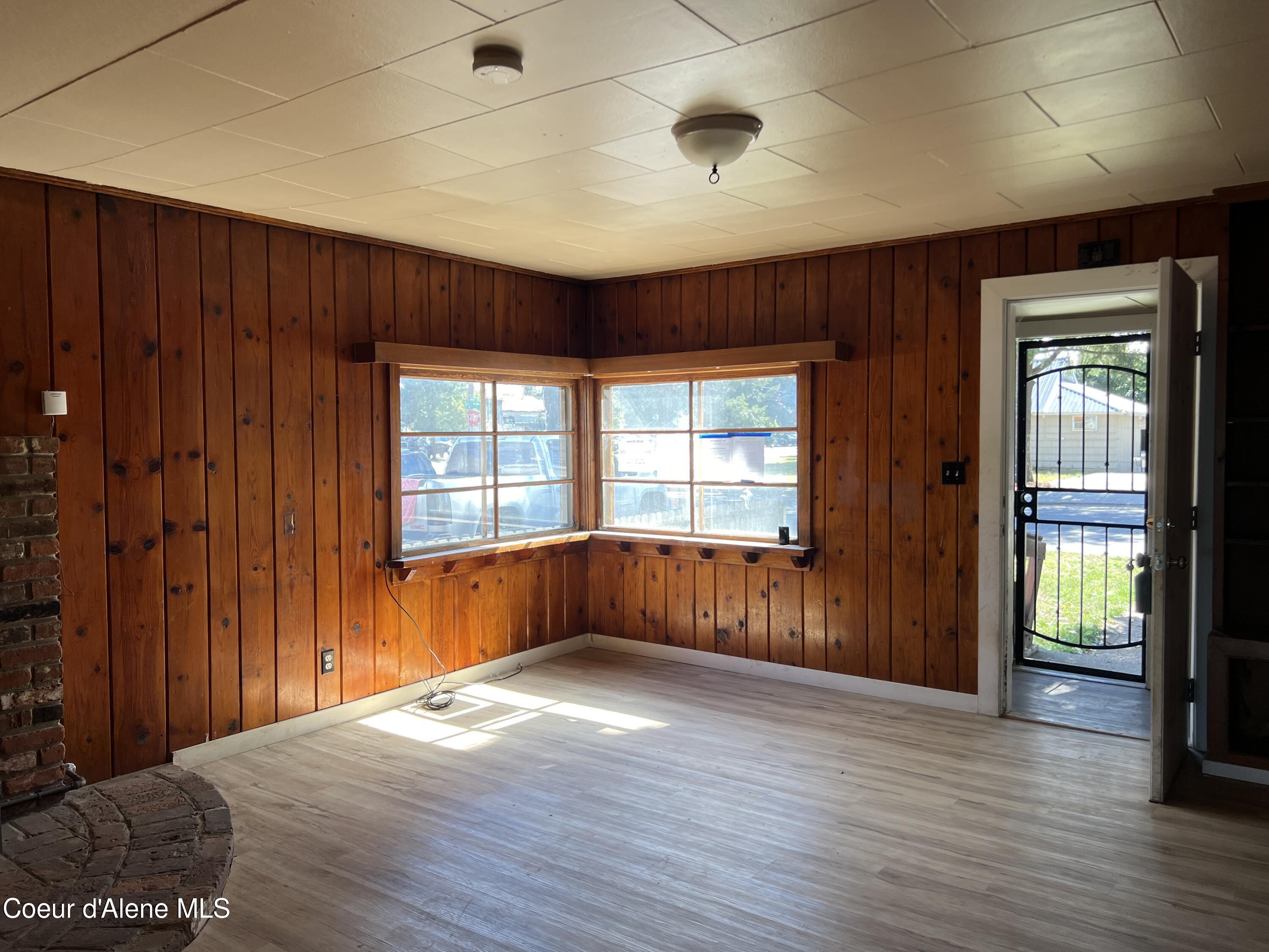 219 E ANNIE AVE
