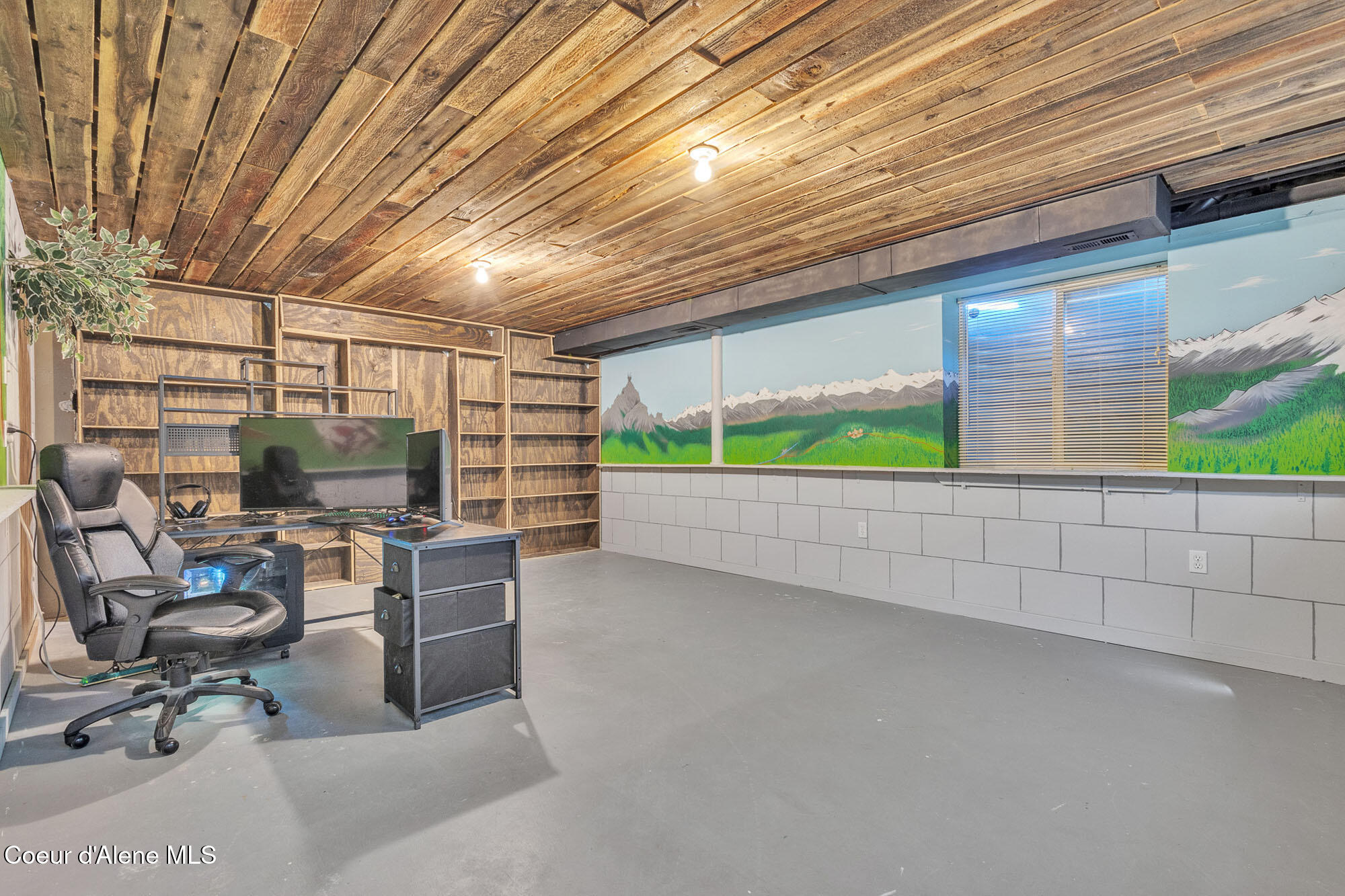 1130 N TOWNSEND LOOP