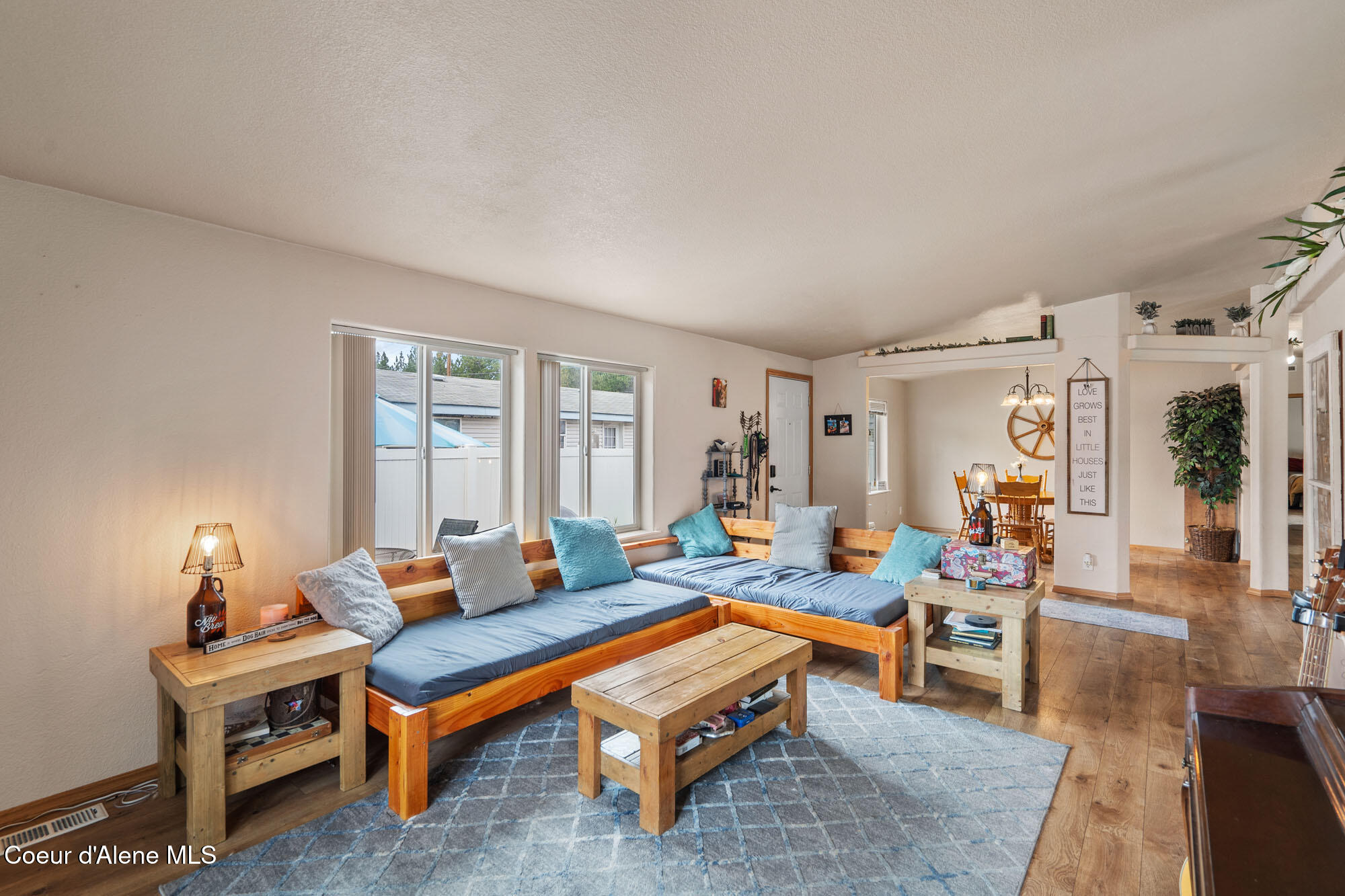1829 E BARK LOOP