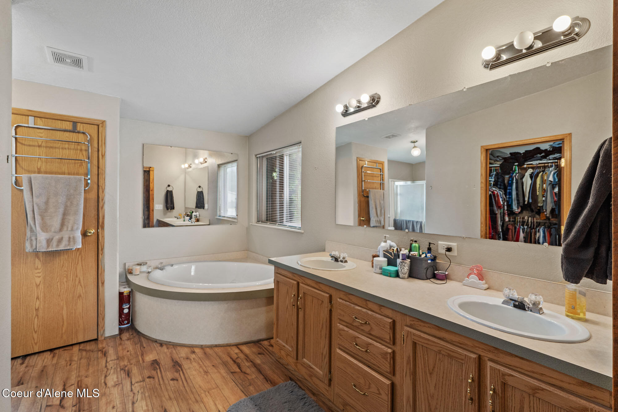 1829 E BARK LOOP