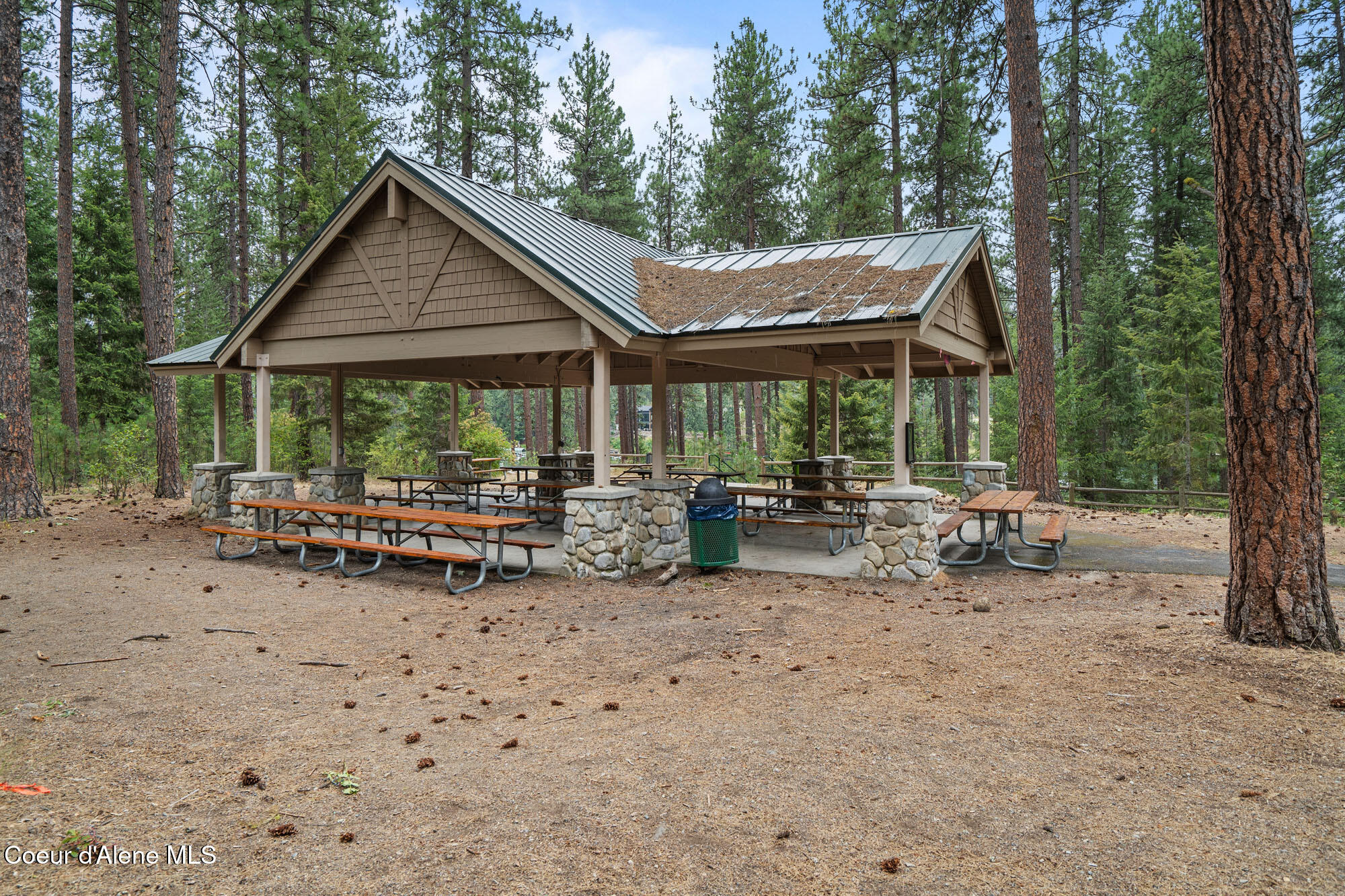 1829 E BARK LOOP