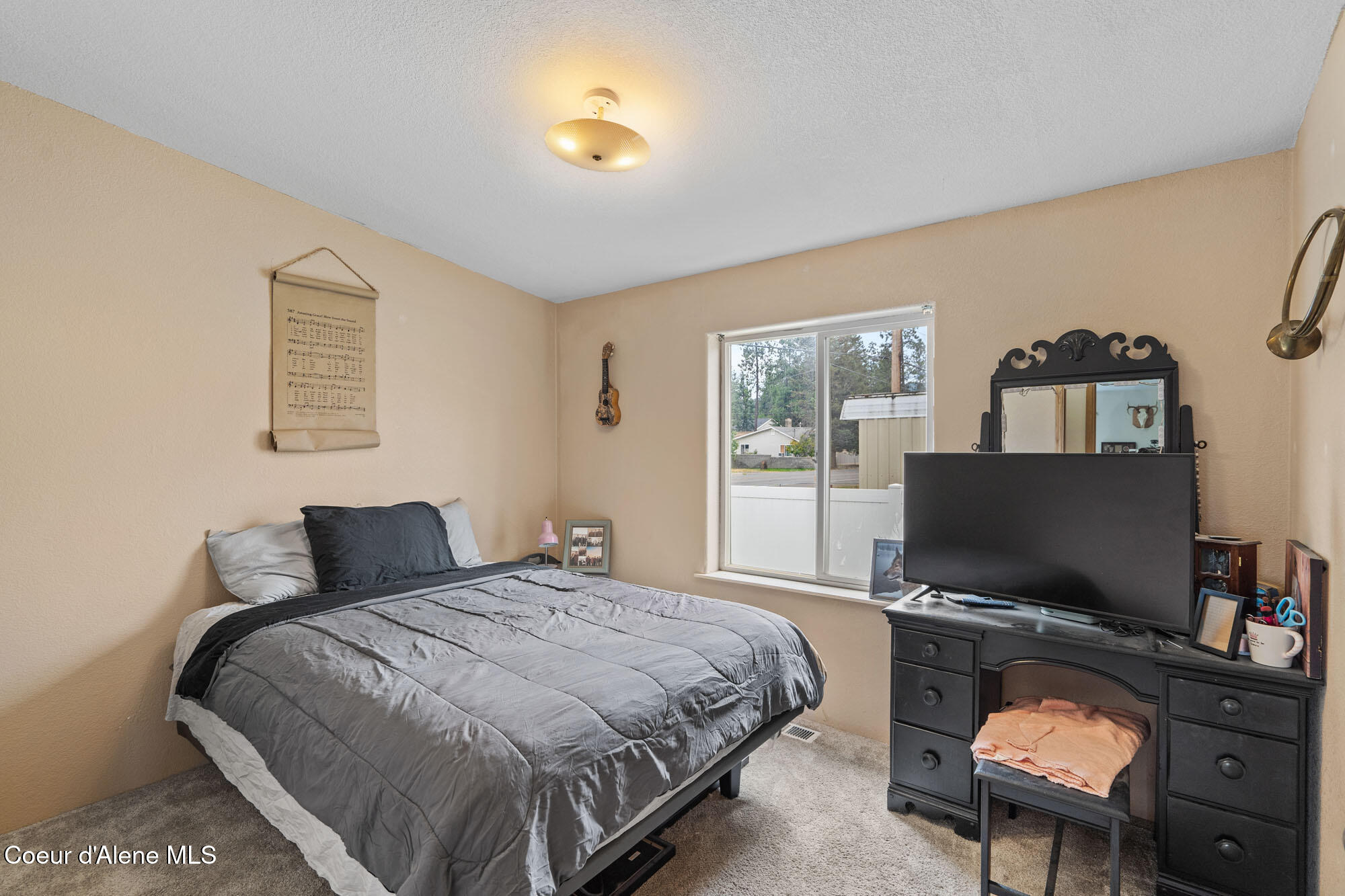 1829 E BARK LOOP
