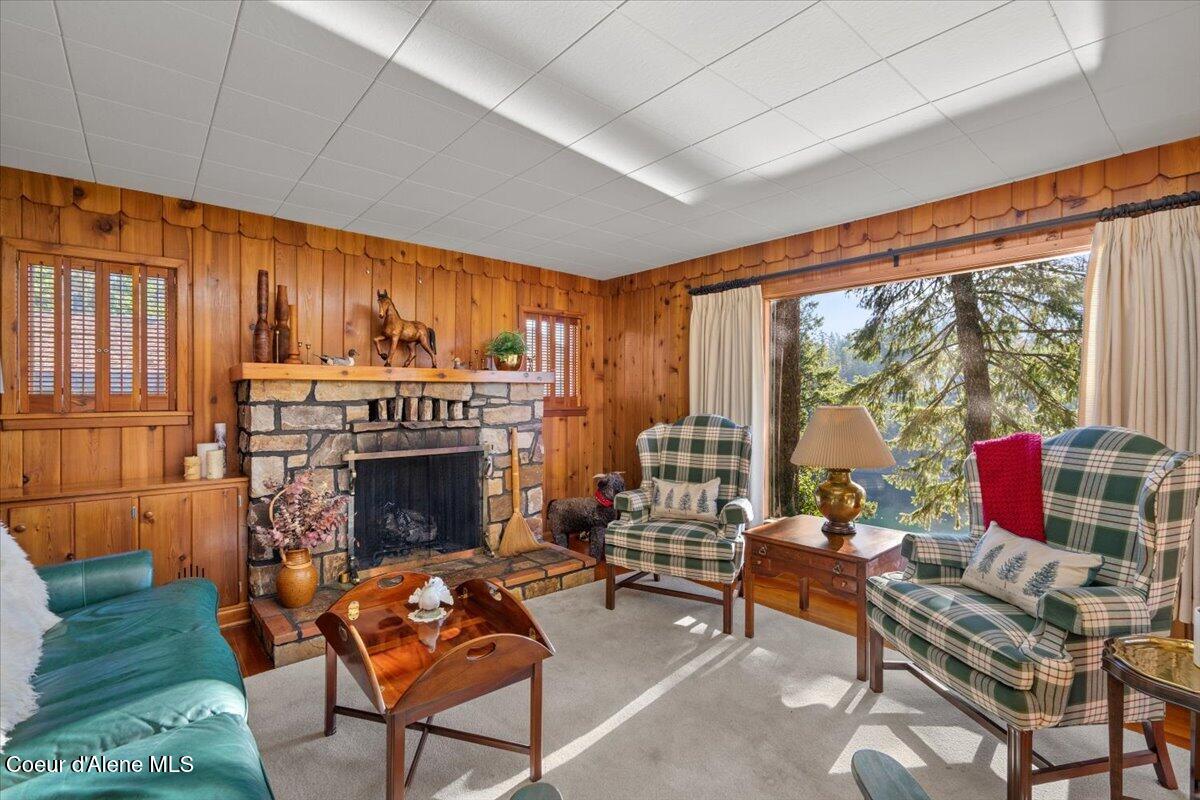 10716 N LAKEVIEW DR