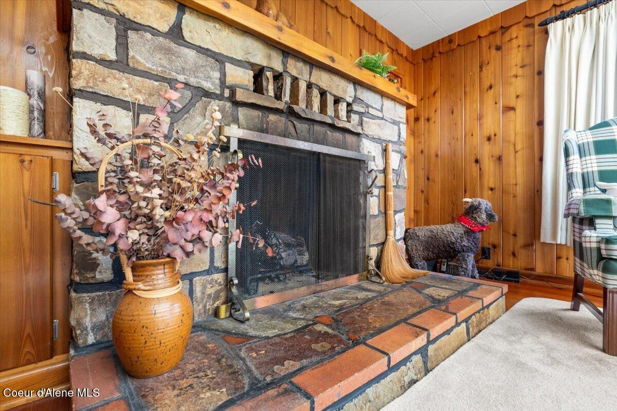 10716 N LAKEVIEW DR