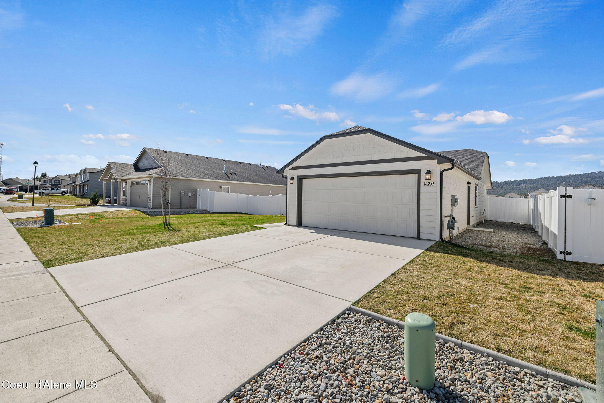 16237 N Hadley Loop