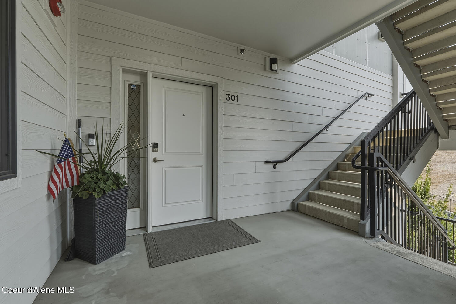 447 W Waterside DR, APT 301