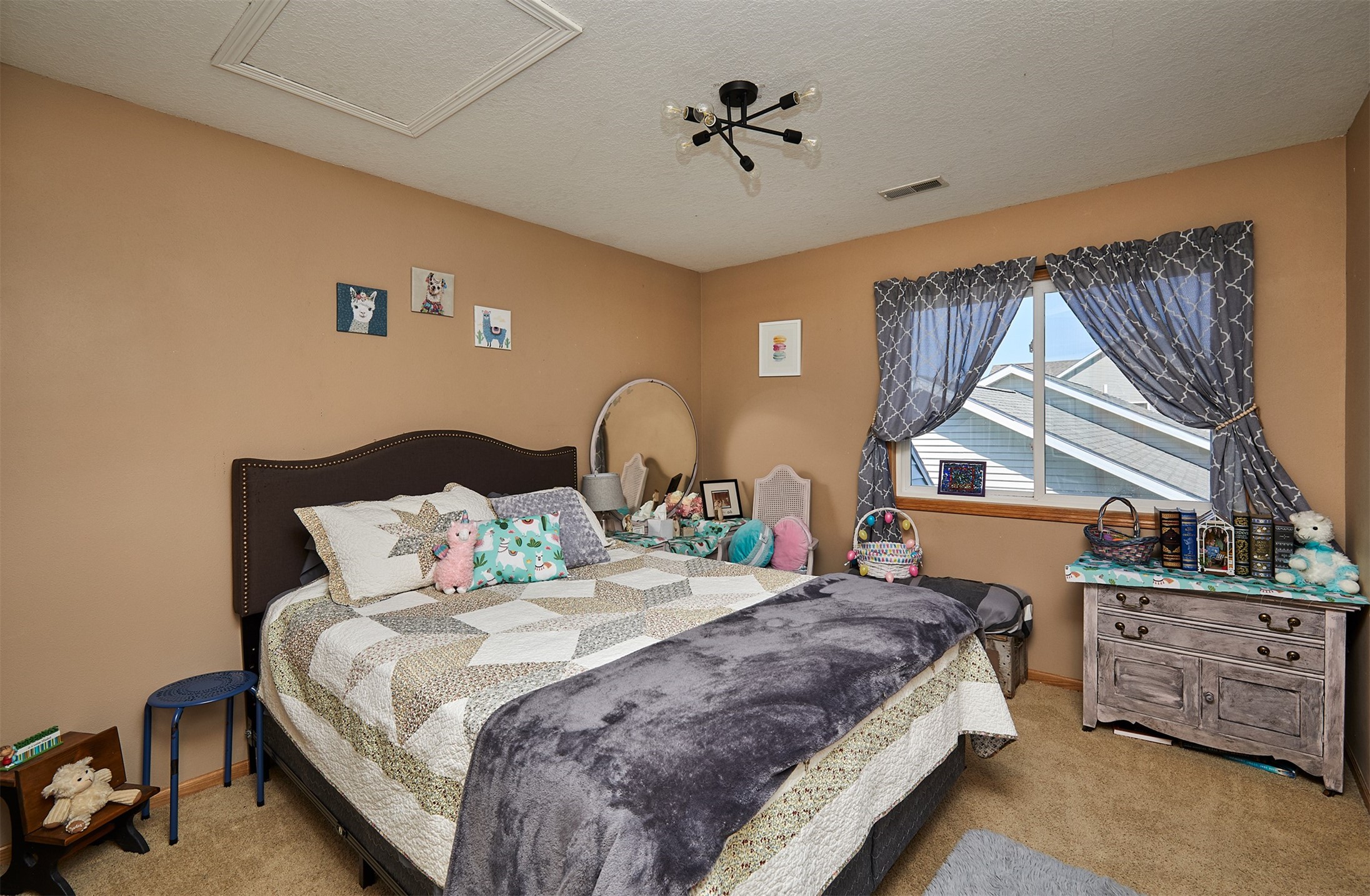221 N 15th Avenue