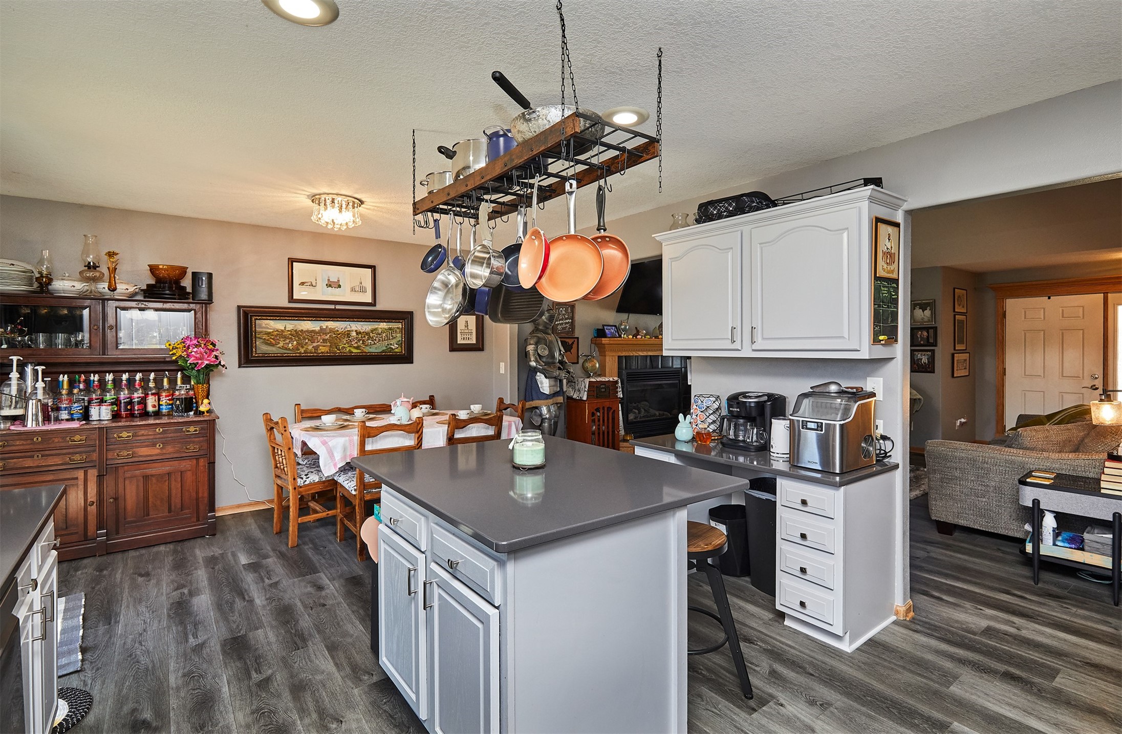 221 N 15th Avenue
