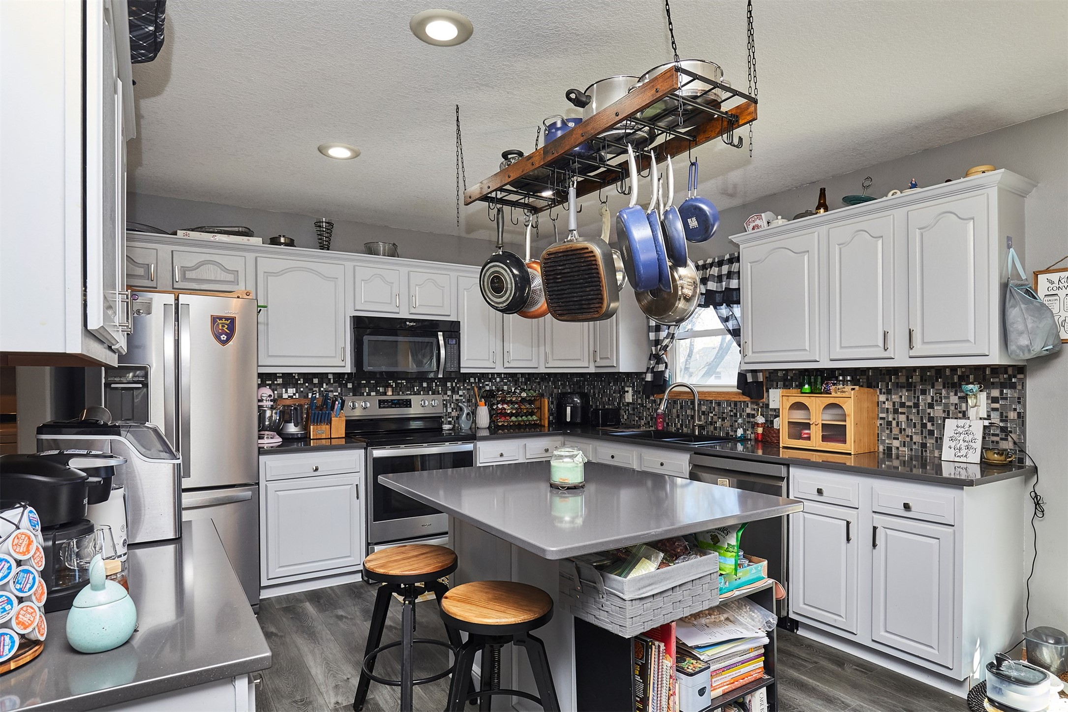 221 N 15th Avenue