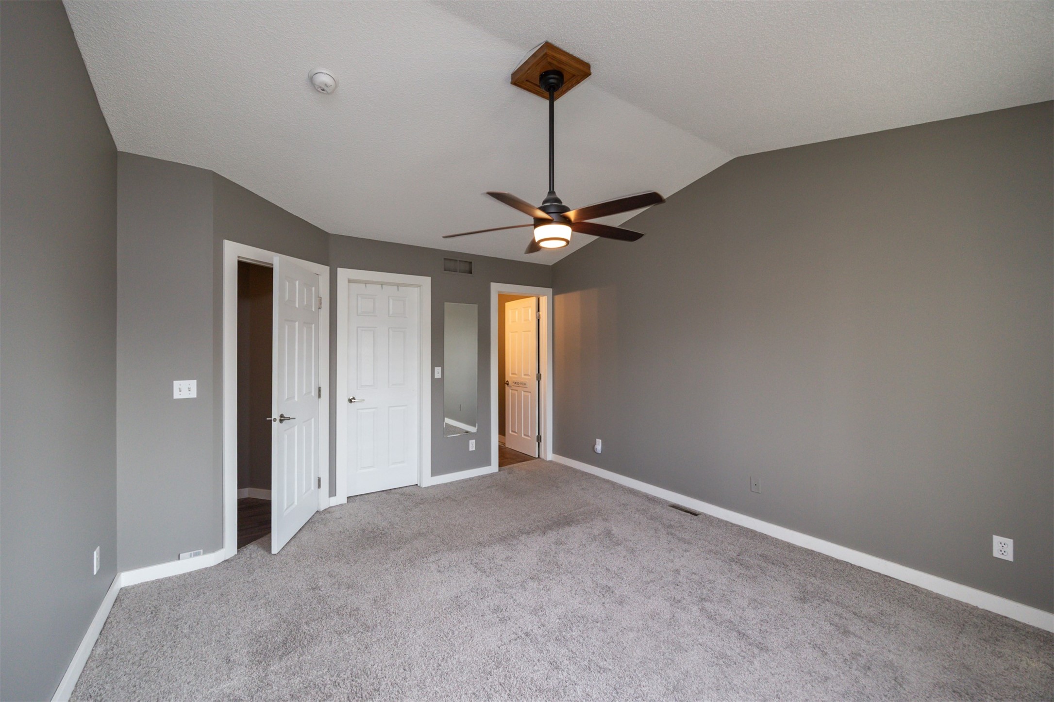 905 SE Meadowlark Drive