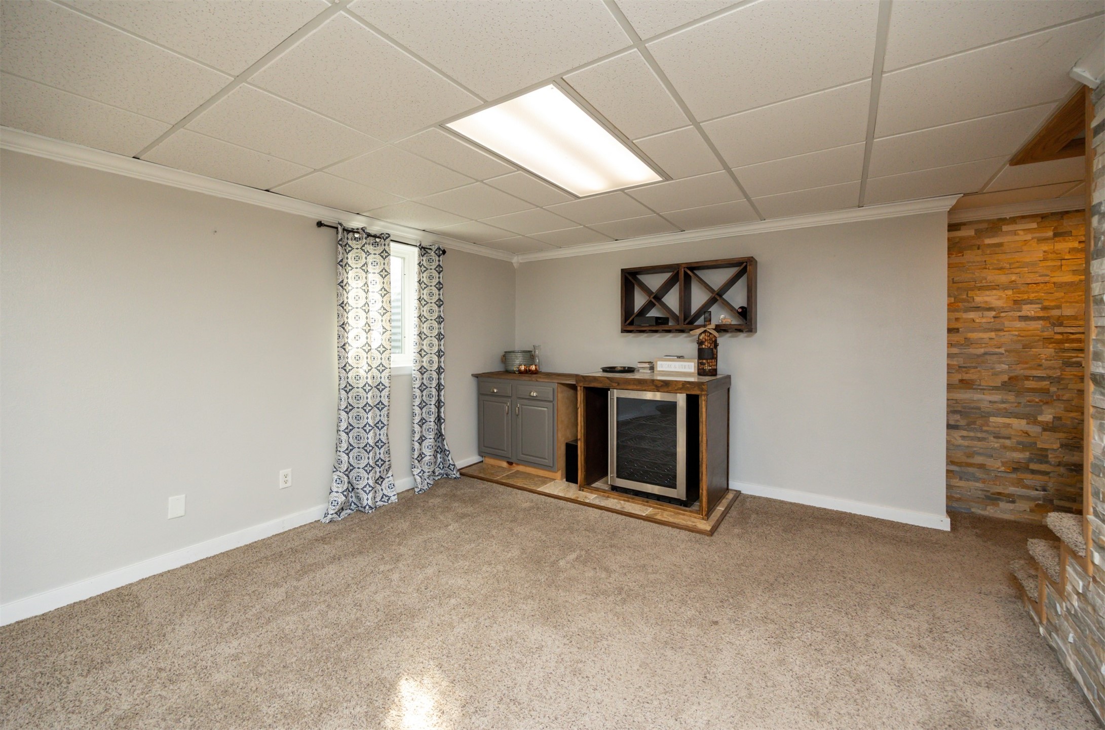 905 SE Meadowlark Drive