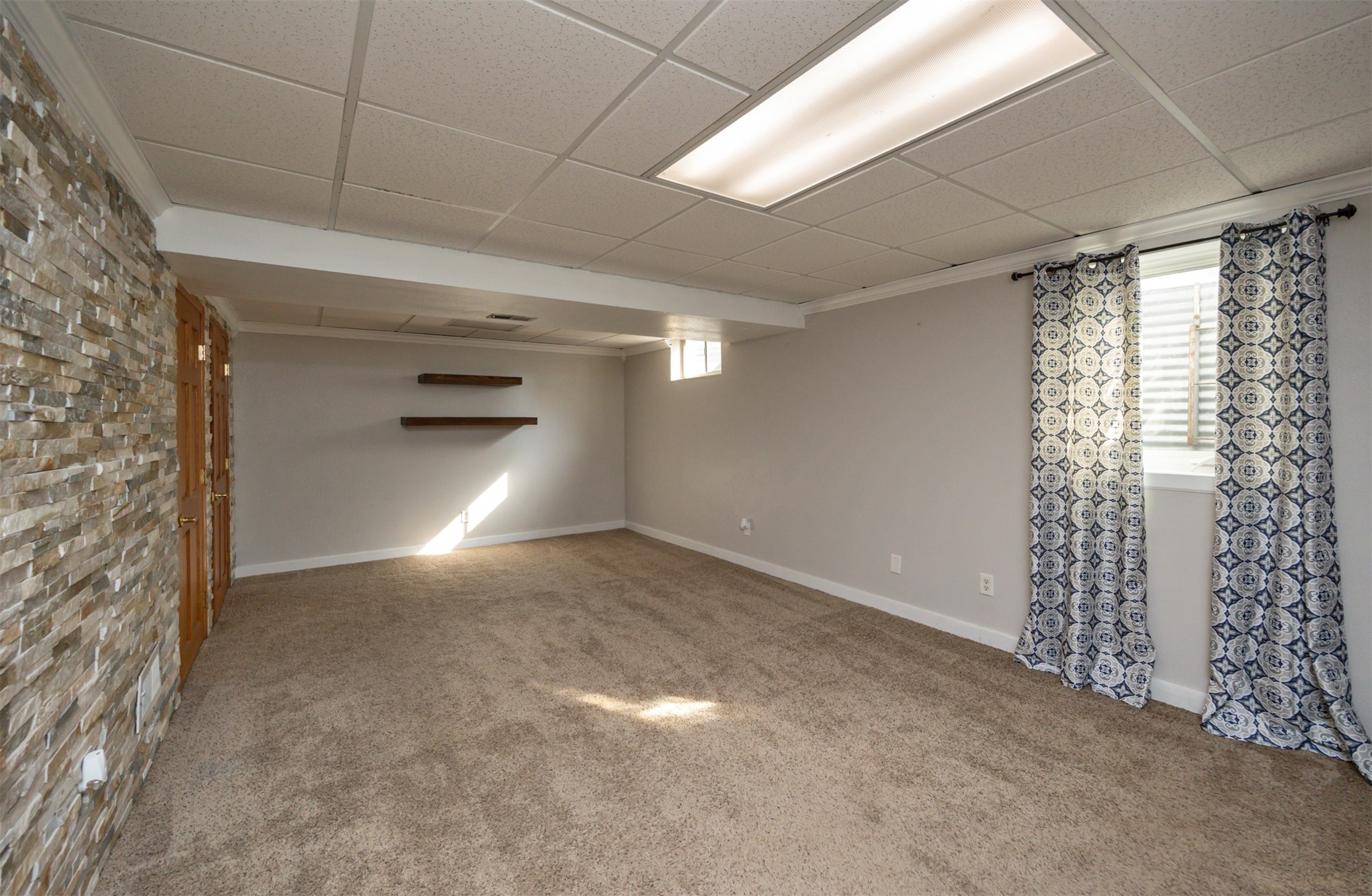 905 SE Meadowlark Drive