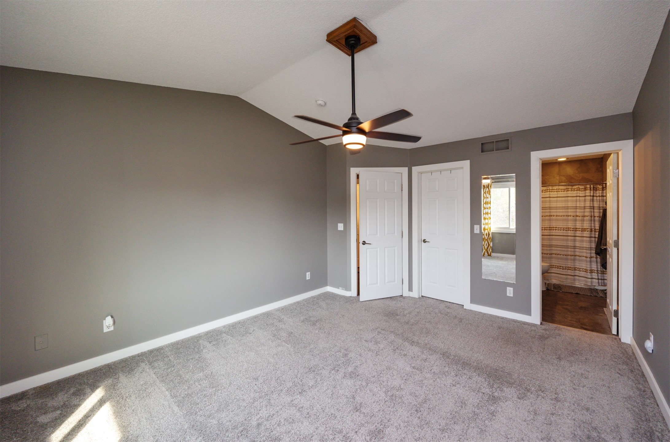 905 SE Meadowlark Drive