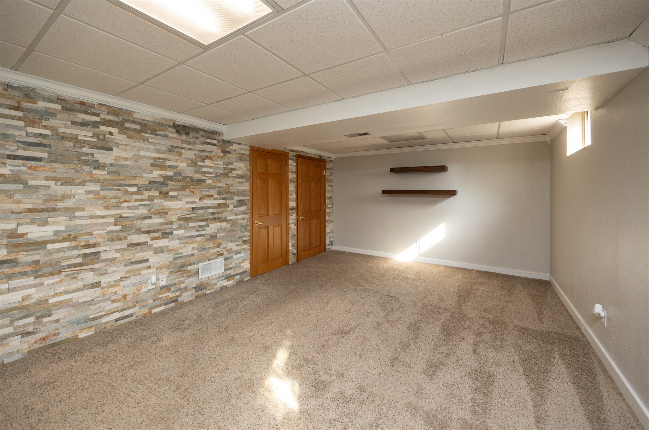 905 SE Meadowlark Drive