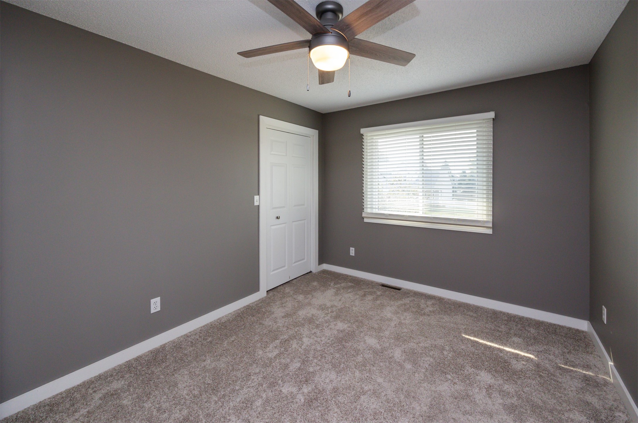 905 SE Meadowlark Drive