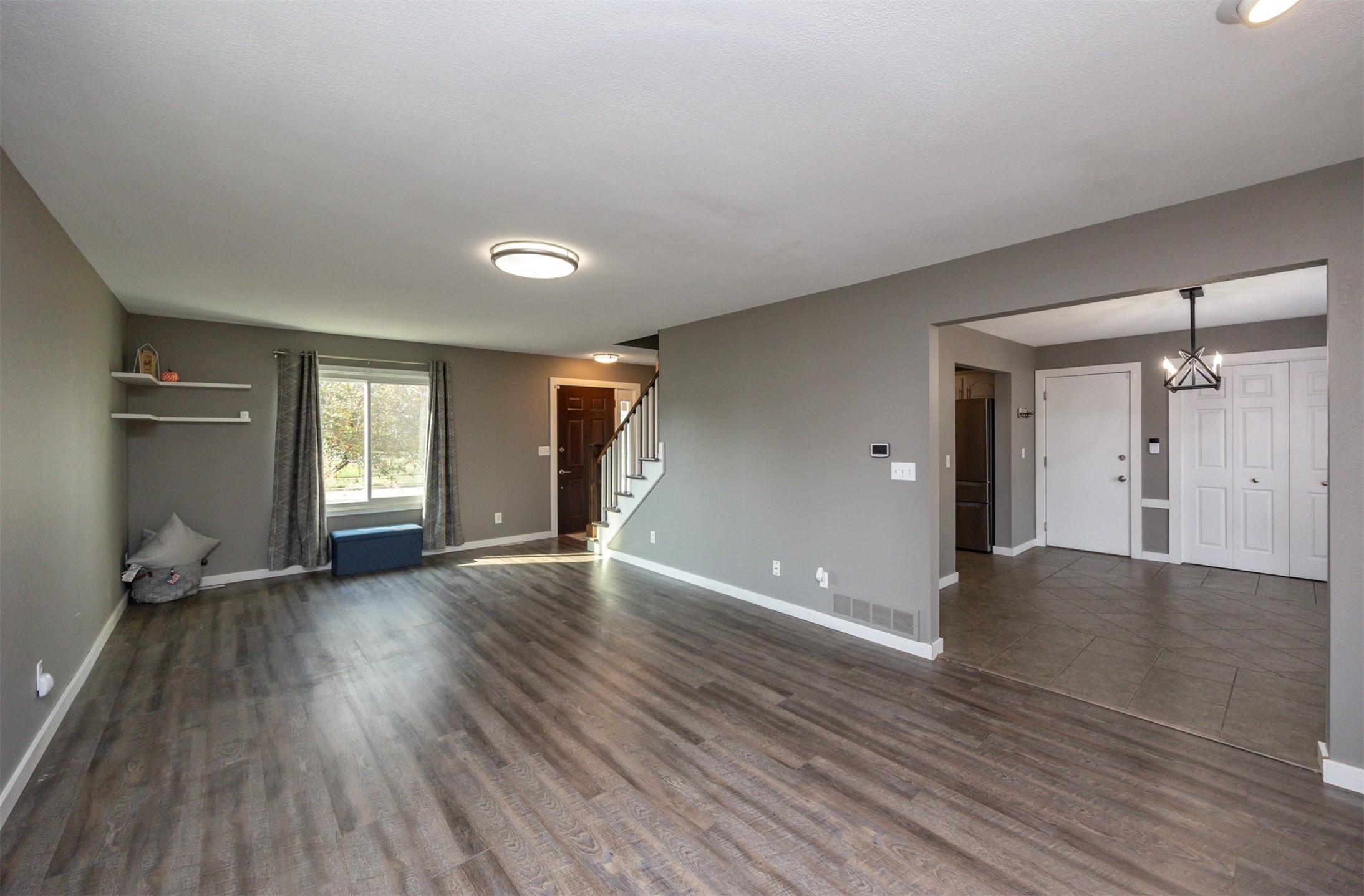 905 SE Meadowlark Drive