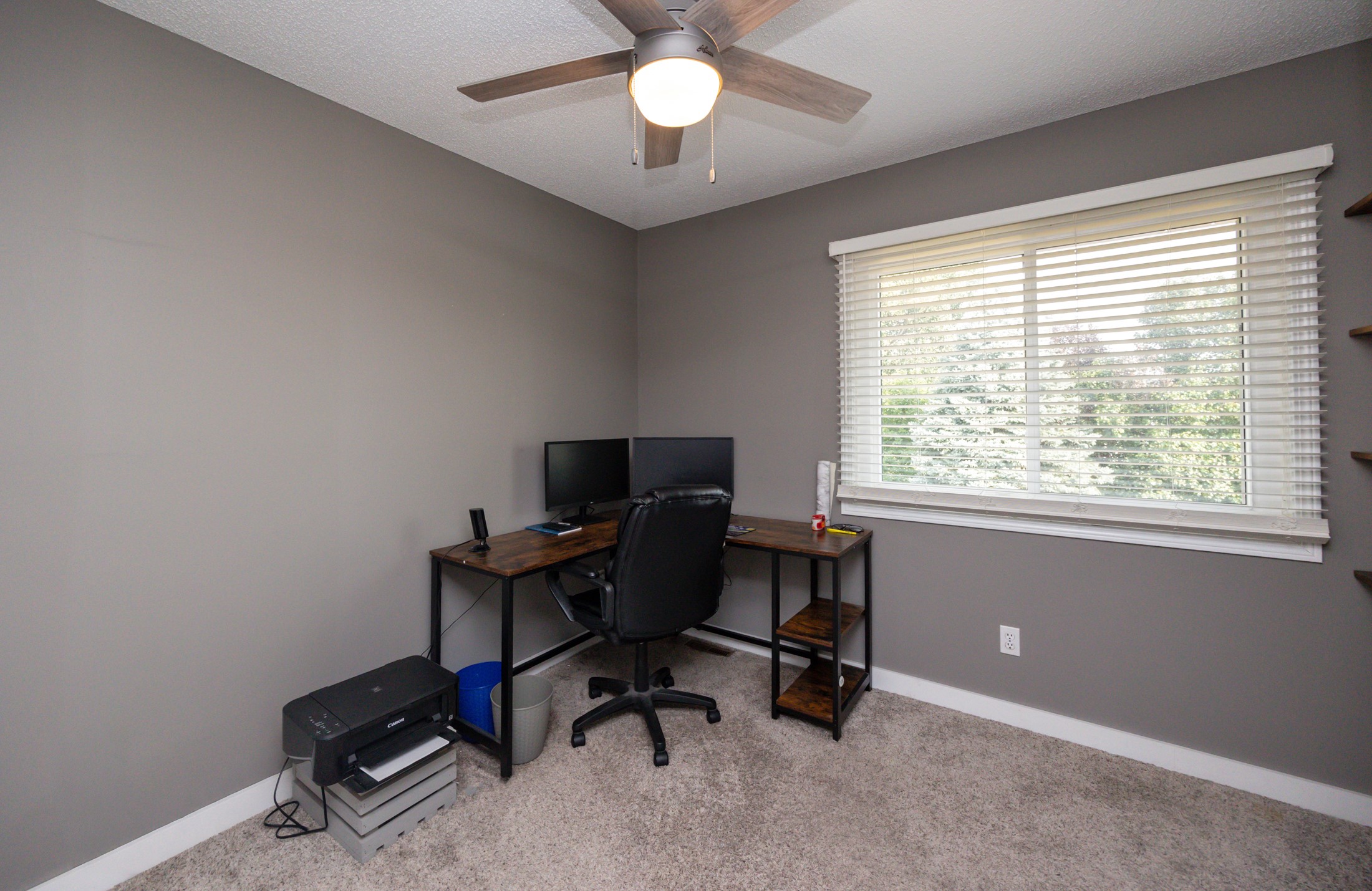 905 SE Meadowlark Drive