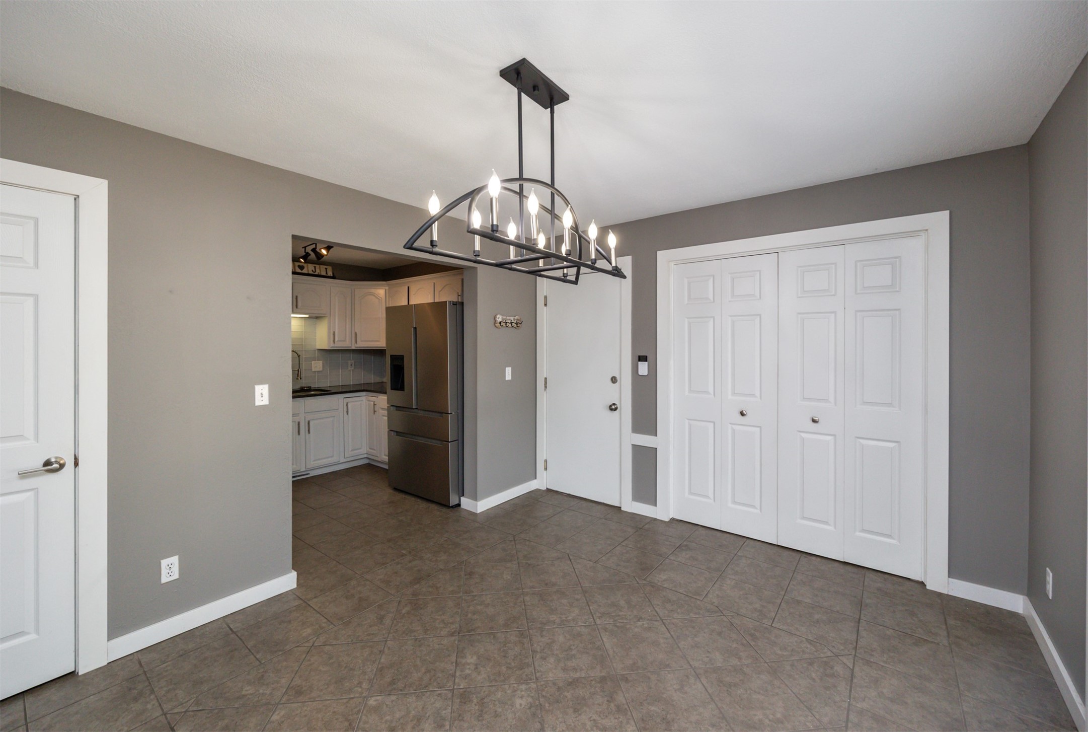 905 SE Meadowlark Drive