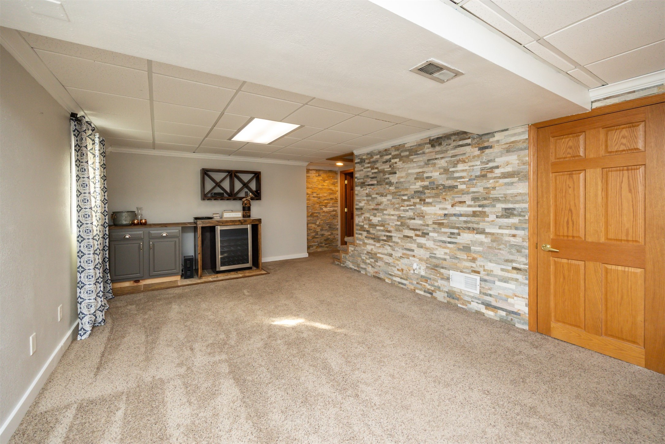 905 SE Meadowlark Drive