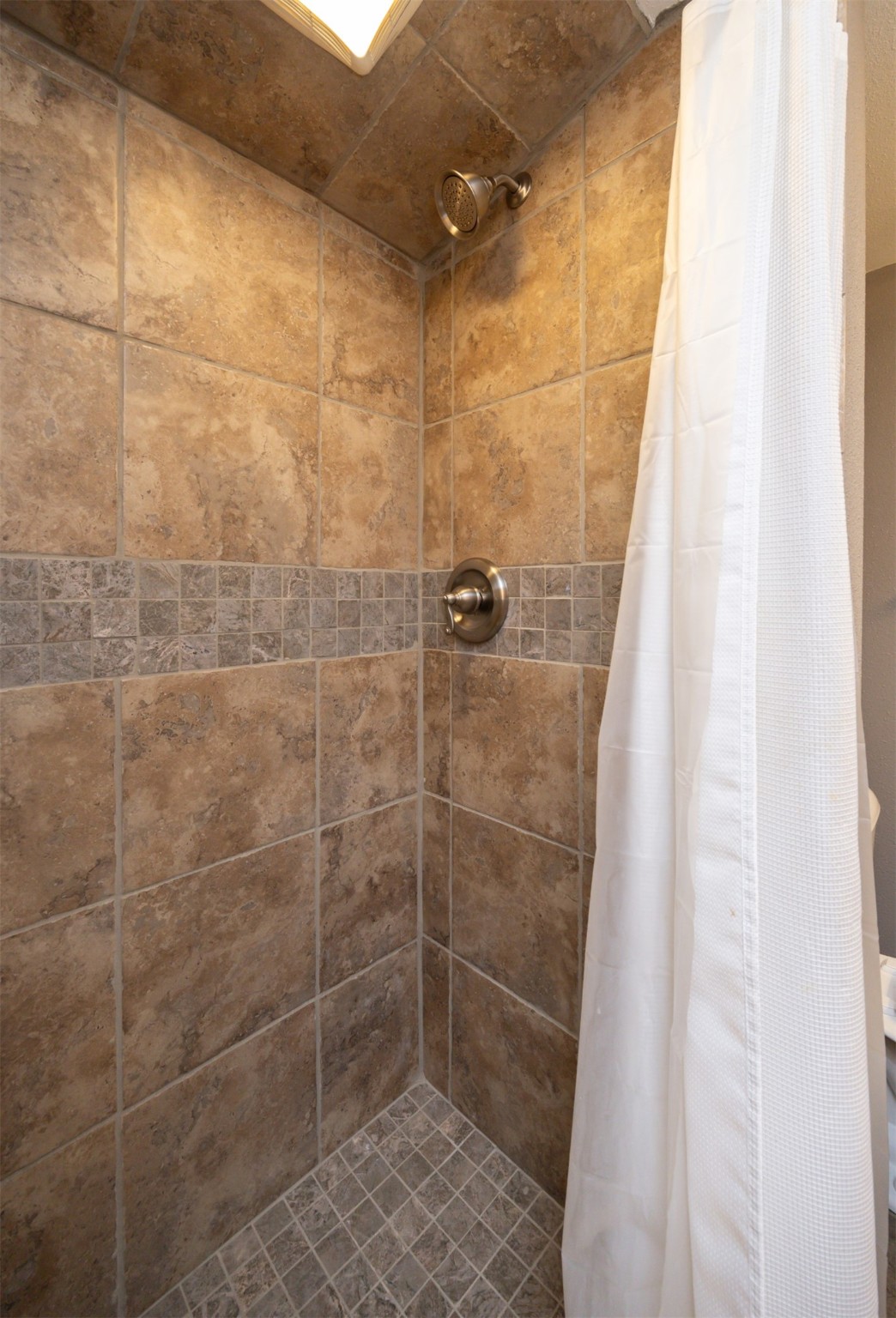 905 SE Meadowlark Drive