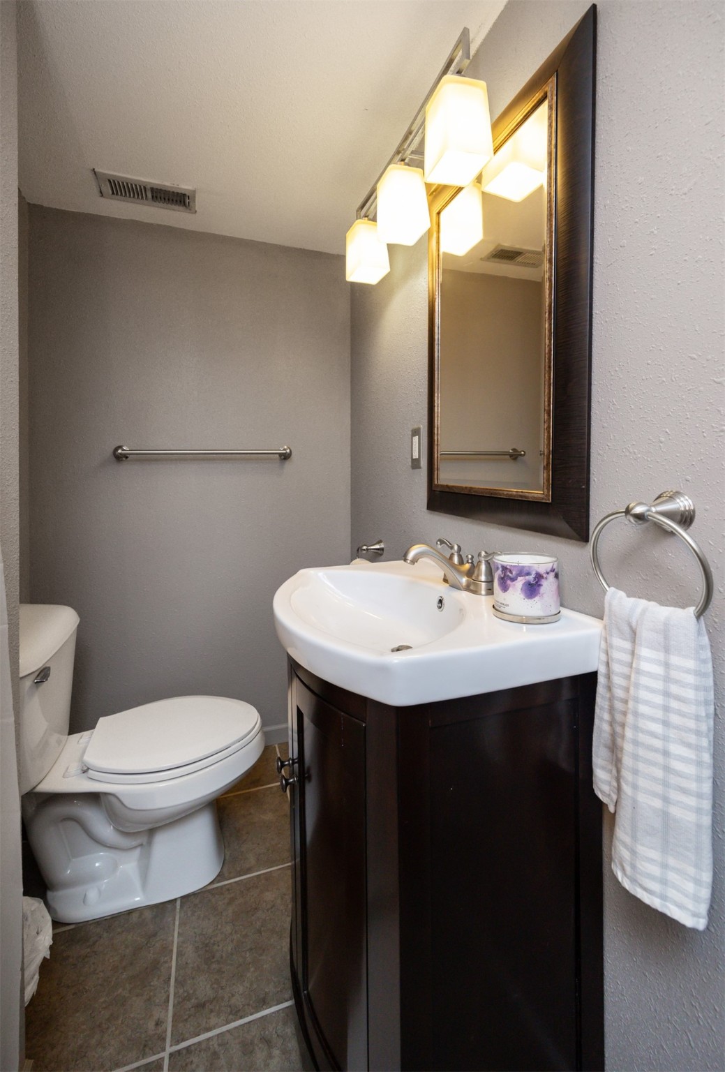 905 SE Meadowlark Drive