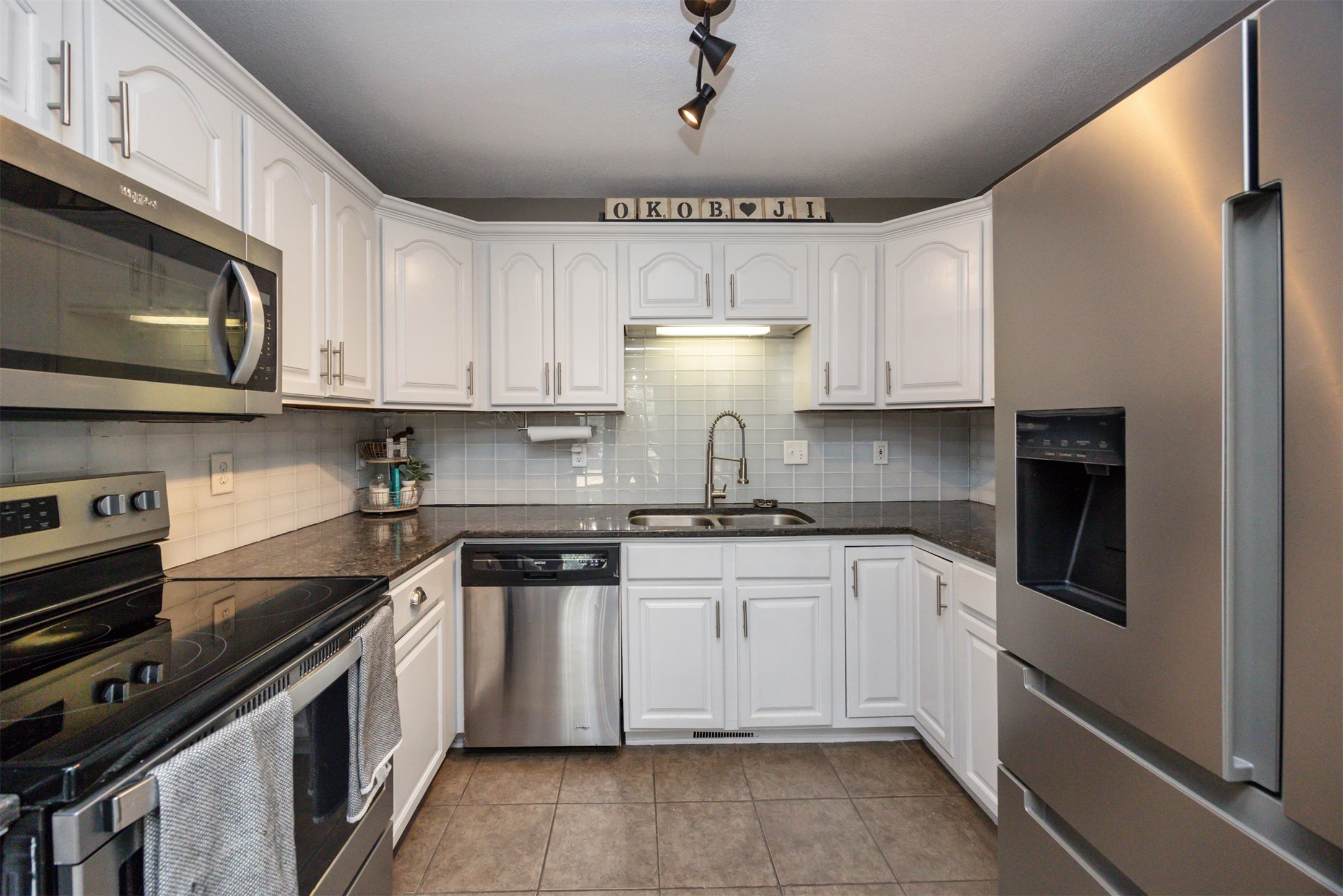 905 SE Meadowlark Drive