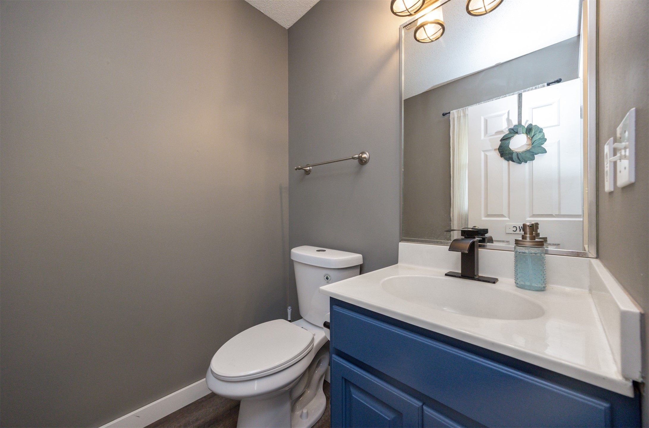 905 SE Meadowlark Drive