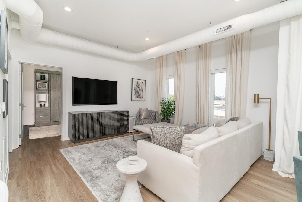 400 SW 7th Street 308