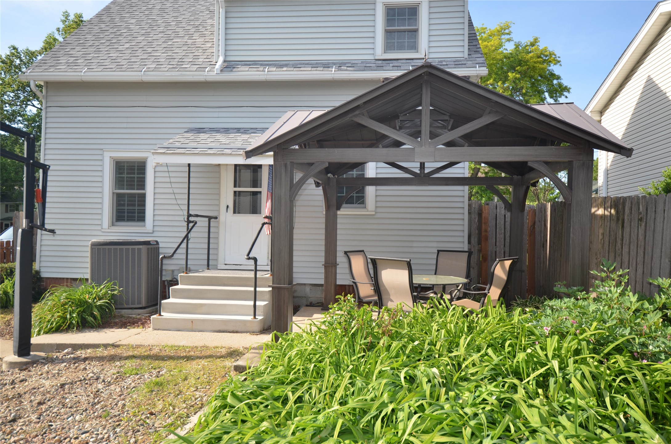 4122 Northwest Drive