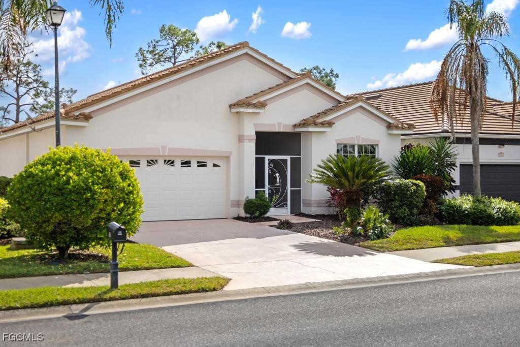 2076 Oxford Ridge CIR