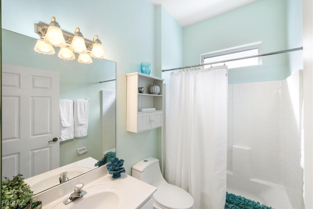 2076 Oxford Ridge CIR