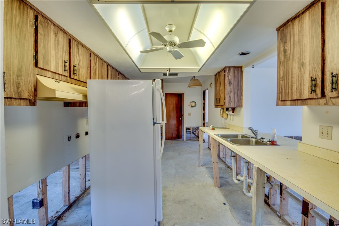 122 SW 49th TER