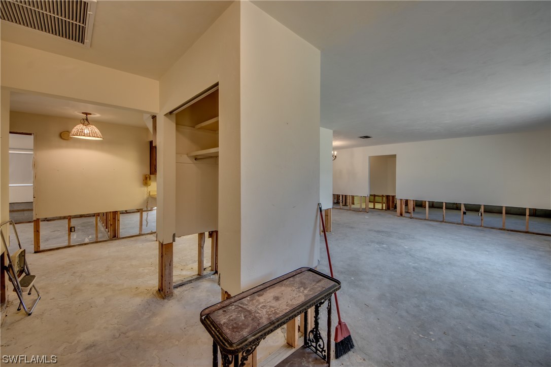 122 SW 49th TER