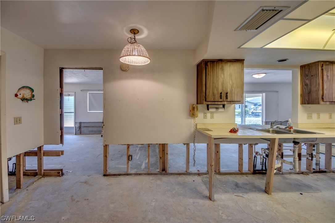 122 SW 49th TER