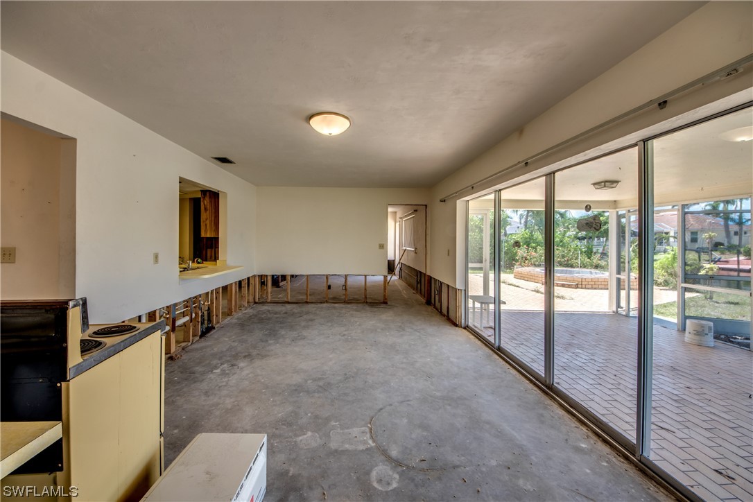 122 SW 49th TER