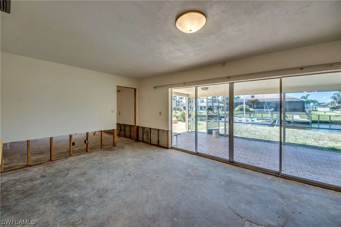 122 SW 49th TER