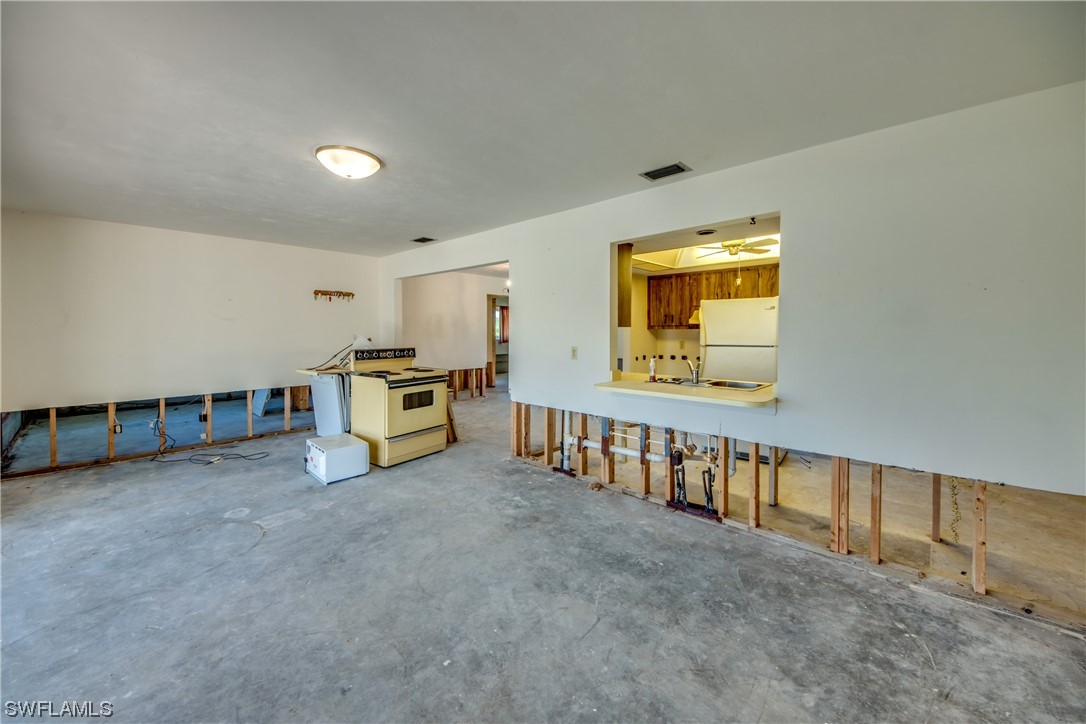 122 SW 49th TER