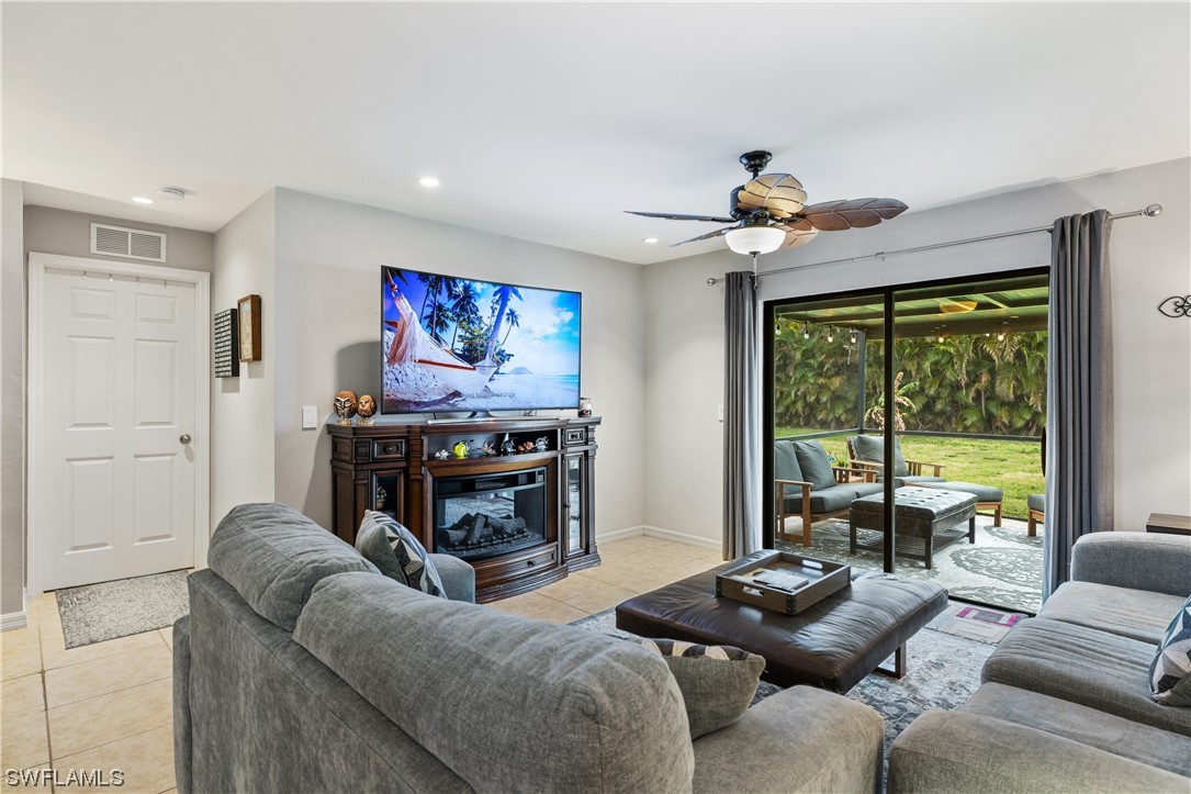 1402 SW 10th TER