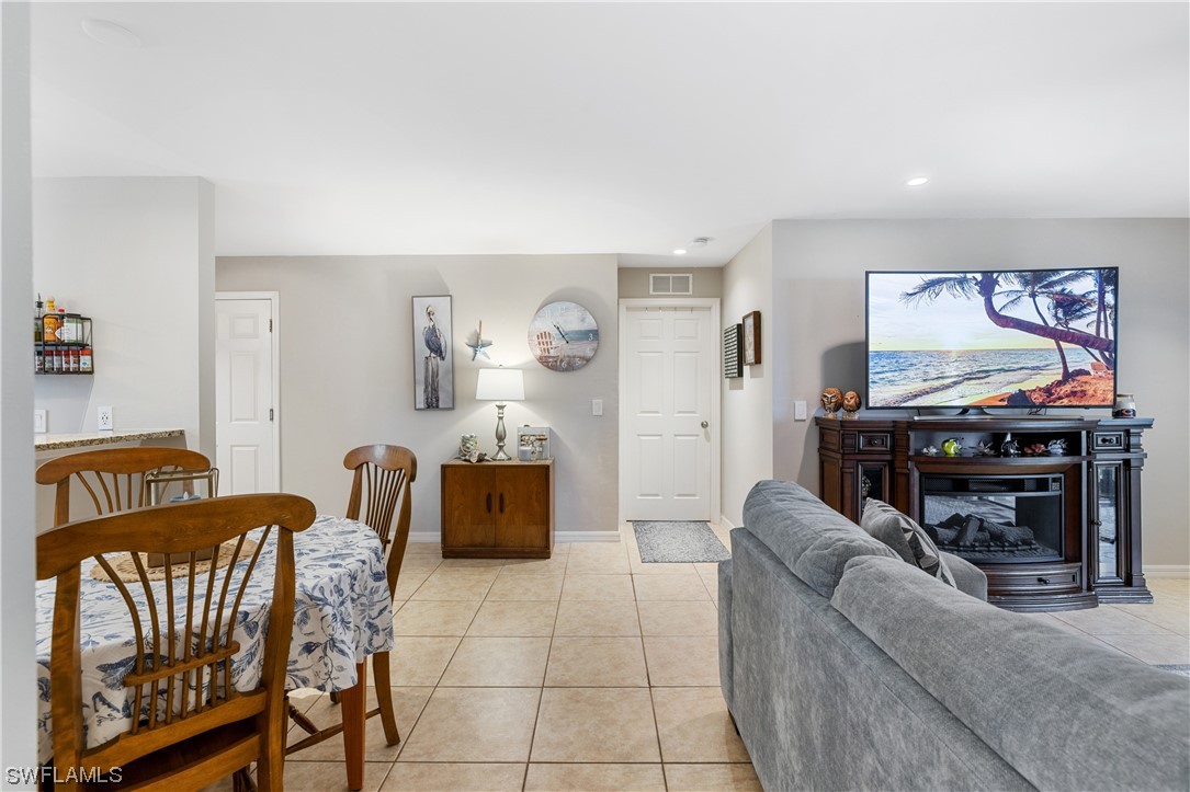 1402 SW 10th TER