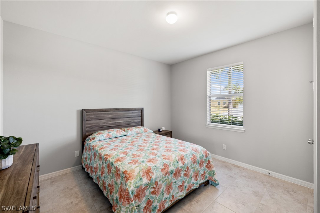 918 SW 32nd TER