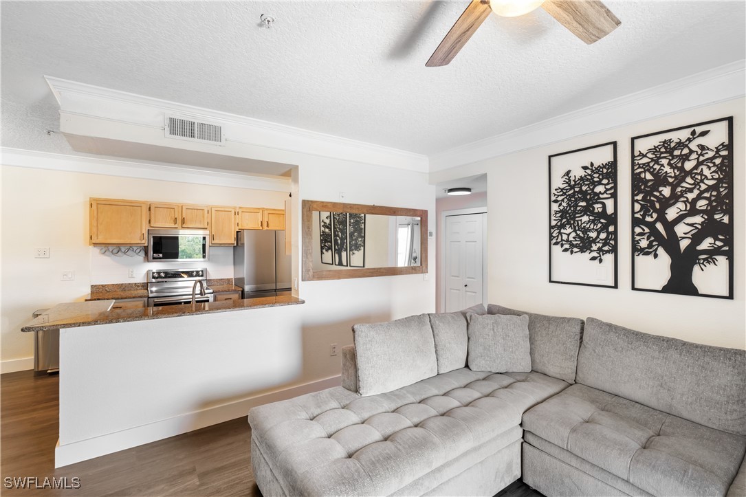 11520 Villa Grand 1018