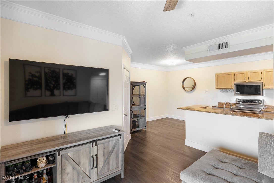 11520 Villa Grand 1018