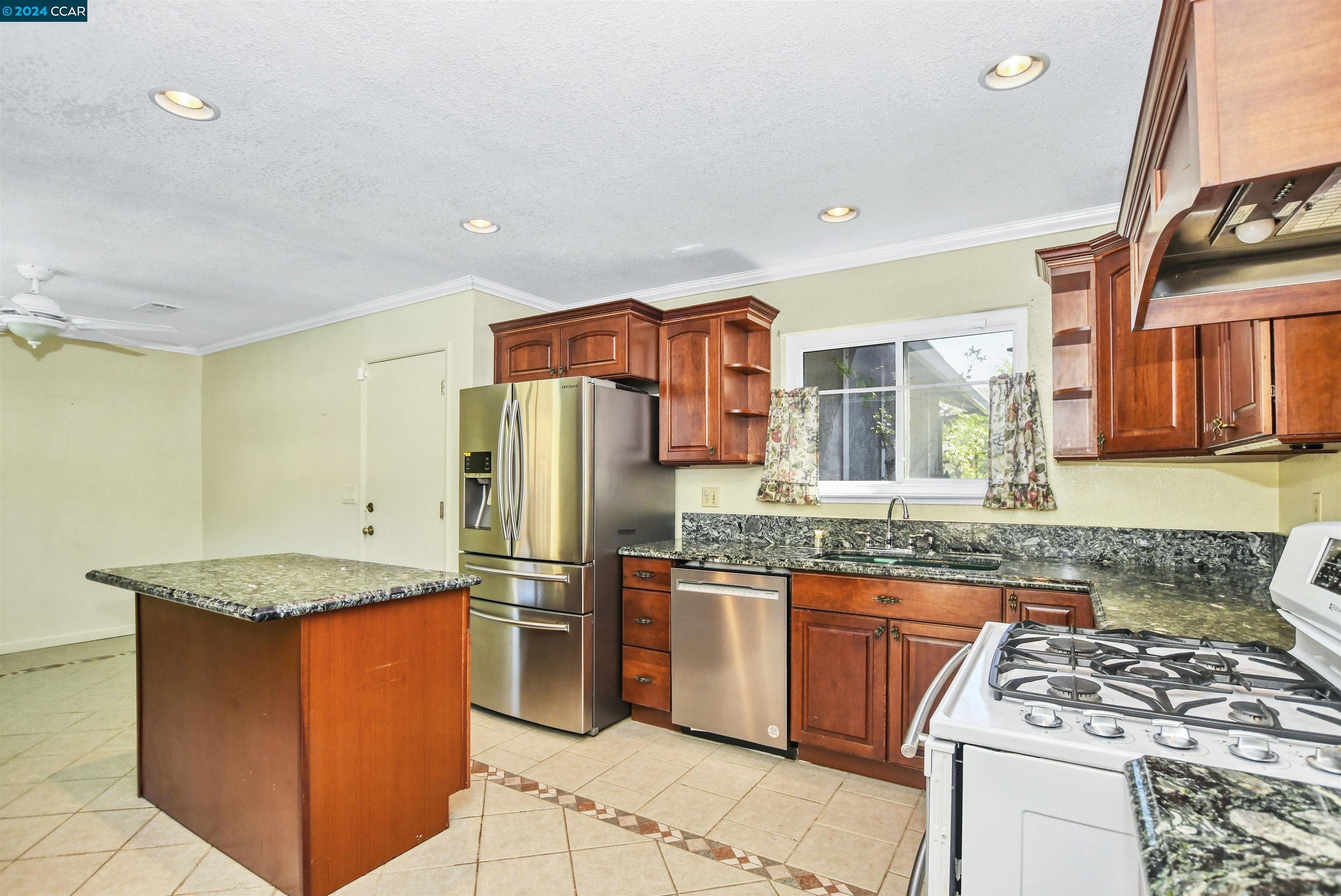 2645 Asilomar Dr
