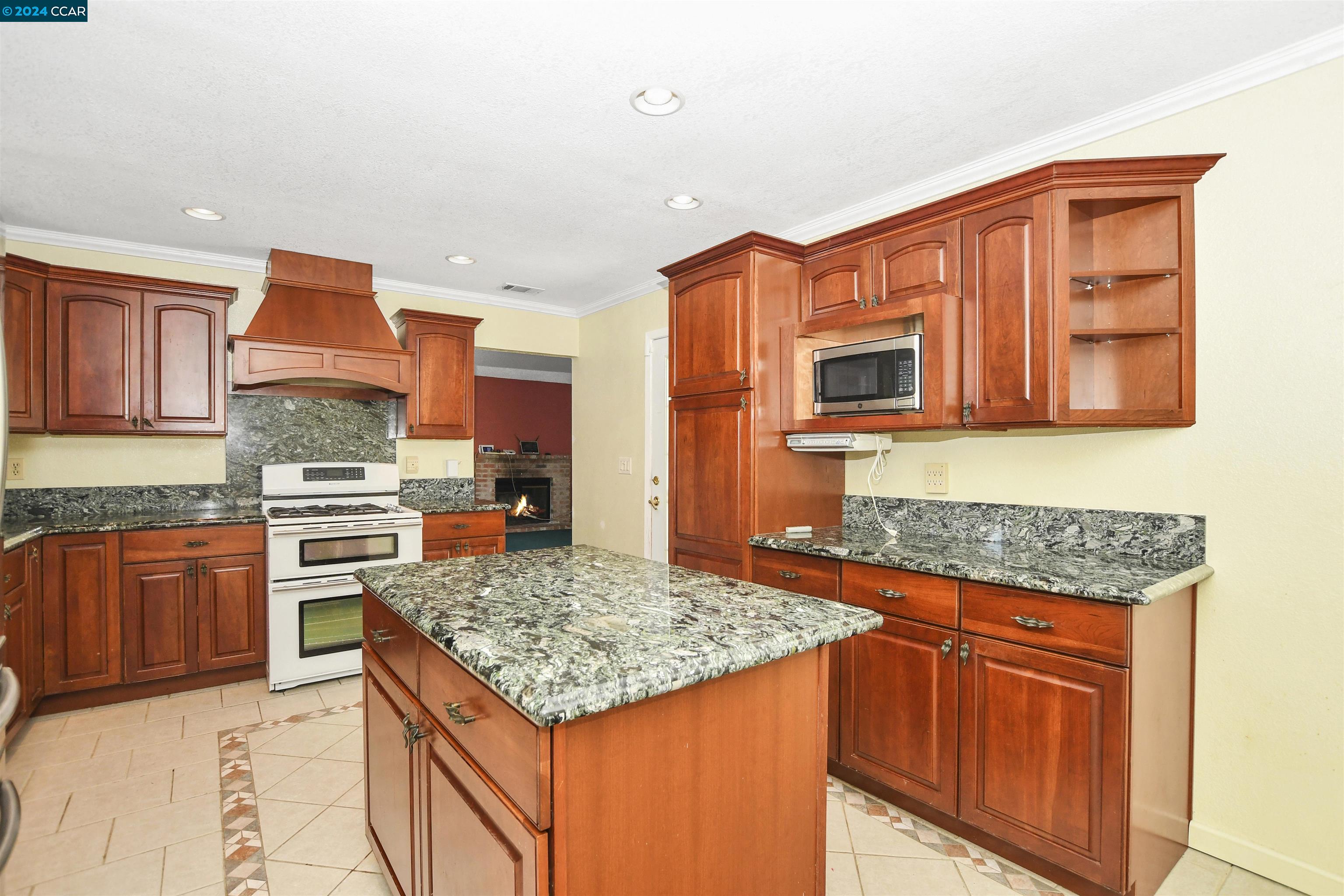 2645 Asilomar Dr