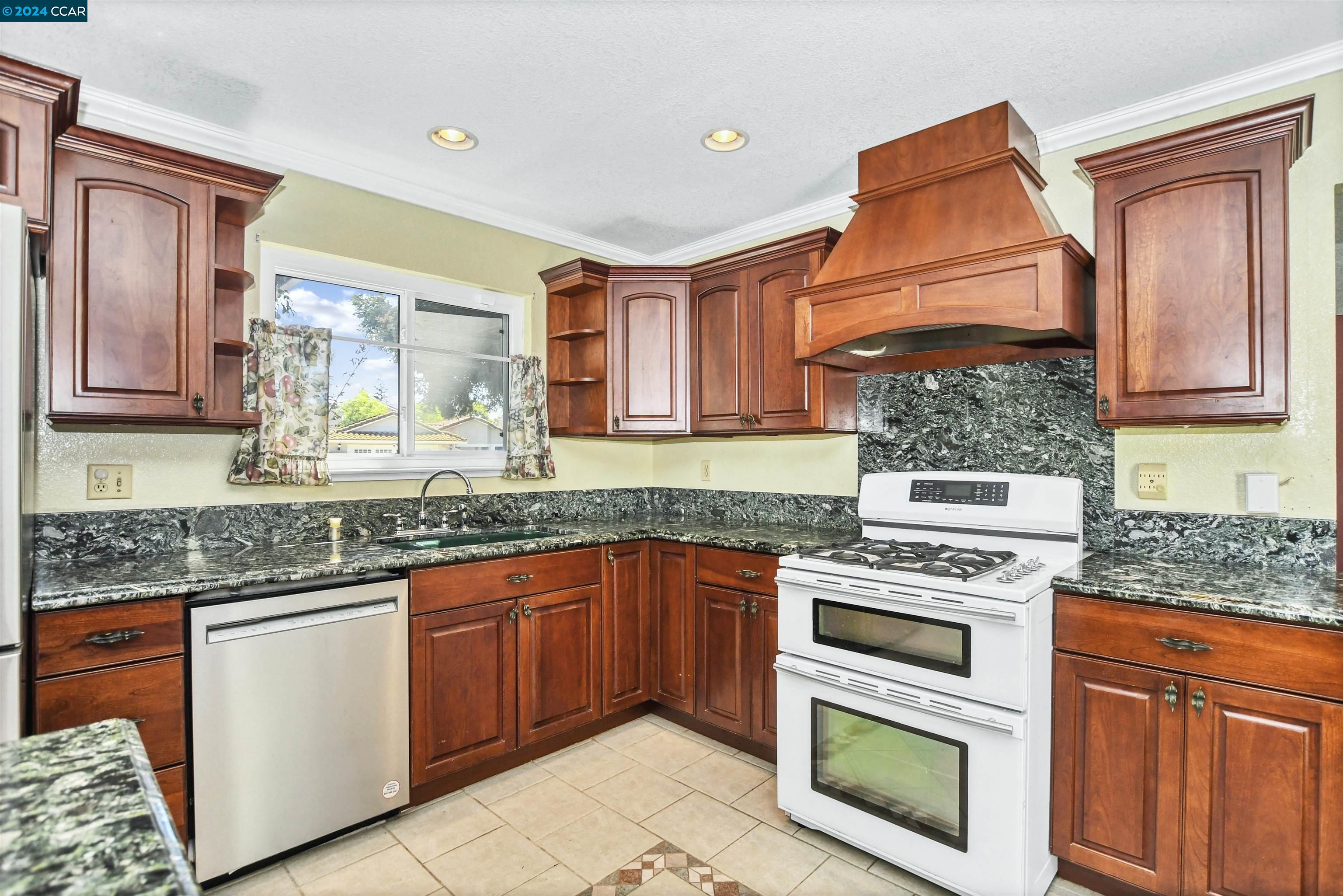 2645 Asilomar Dr