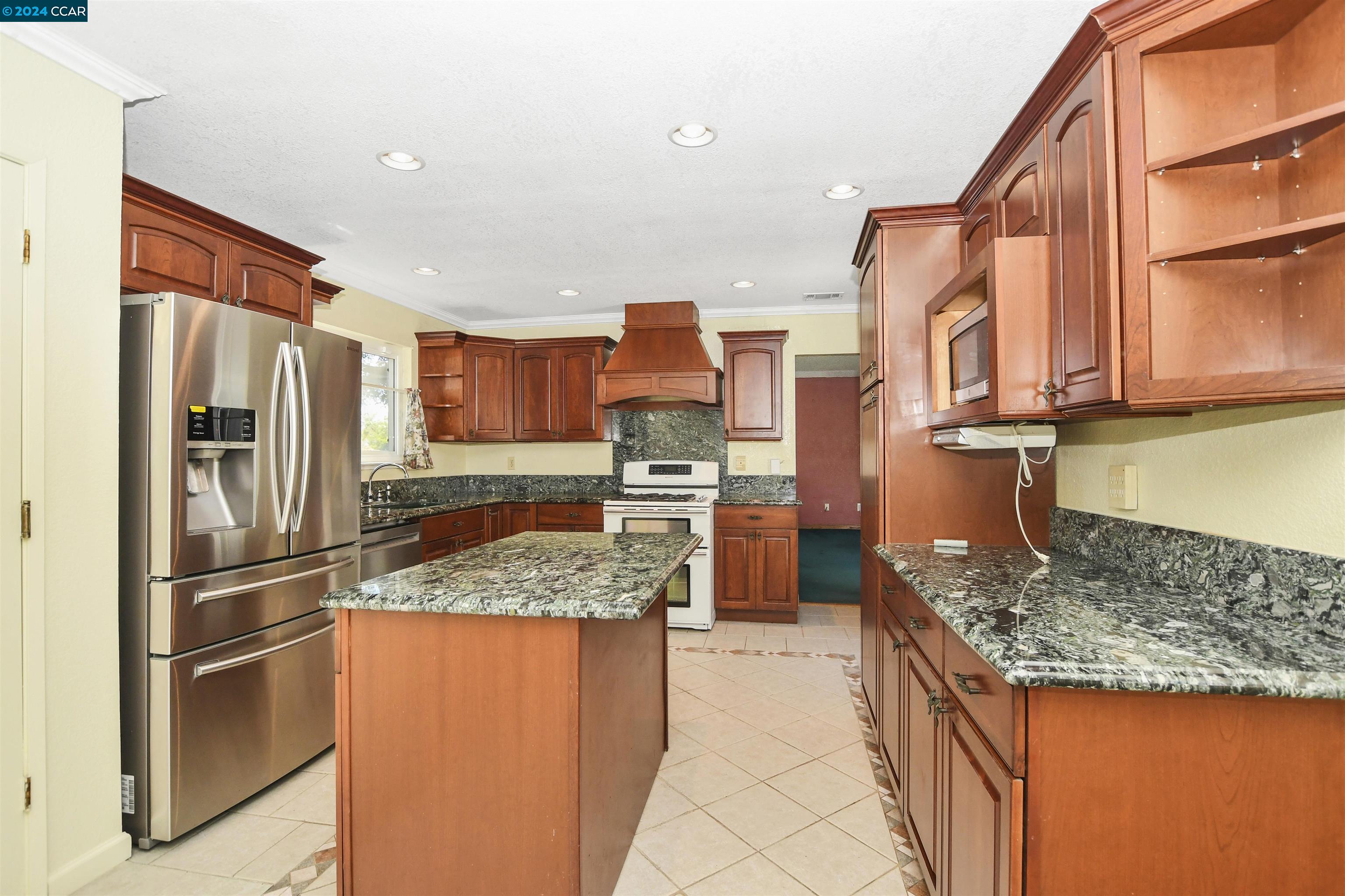 2645 Asilomar Dr