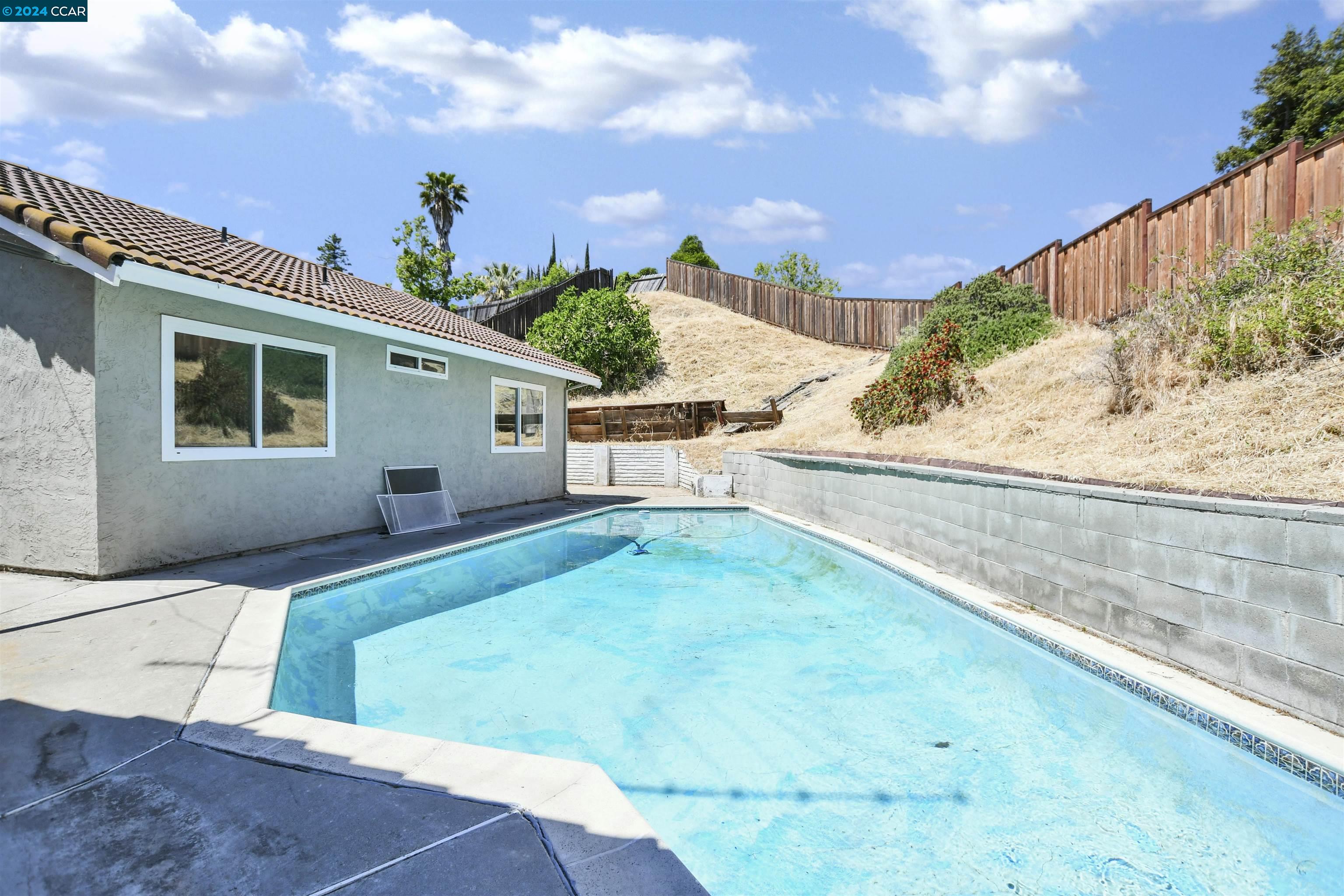 2645 Asilomar Dr