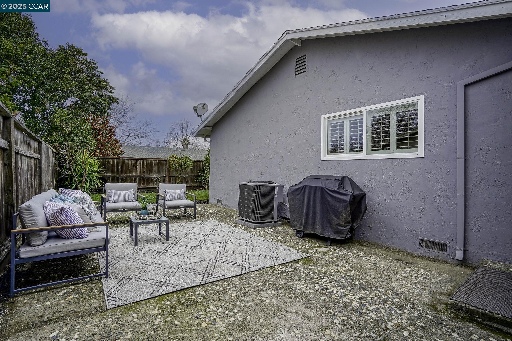 3579 Thunderbird Dr